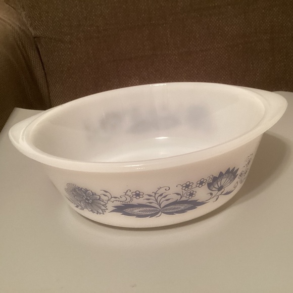 Vintage blue flowers 2 qt. Casserole dish - Picture 1 of 5